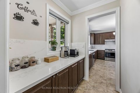 Photo 19 at 18 Hayfield Crescent, Jefferson, Richmond Hill