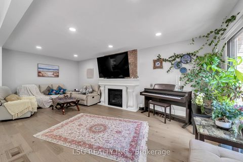 Photo 3 at 629 York Hill Boulevard, Yorkhill, Vaughan
