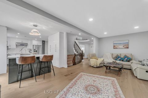 Photo 4 at 629 York Hill Boulevard, Yorkhill, Vaughan