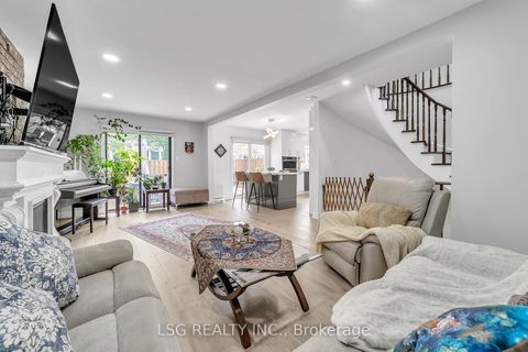 Photo 5 at 629 York Hill Boulevard, Yorkhill, Vaughan