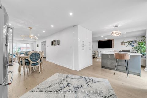 Photo 10 at 629 York Hill Boulevard, Yorkhill, Vaughan