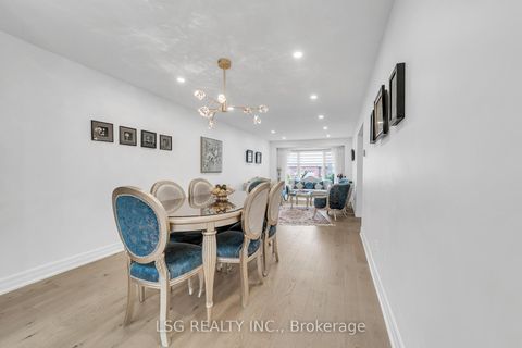 Photo 11 at 629 York Hill Boulevard, Yorkhill, Vaughan