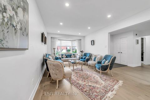 Photo 12 at 629 York Hill Boulevard, Yorkhill, Vaughan