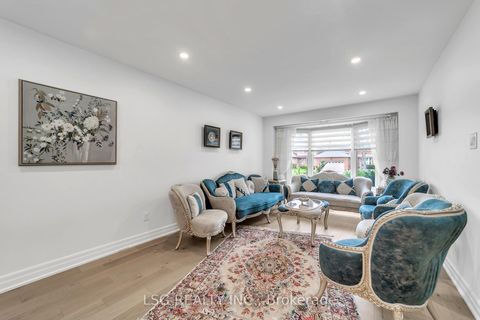Photo 13 at 629 York Hill Boulevard, Yorkhill, Vaughan