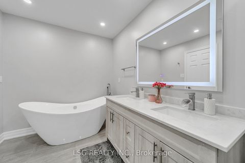 Photo 21 at 629 York Hill Boulevard, Yorkhill, Vaughan