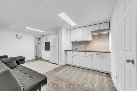 Photo 32 at 629 York Hill Boulevard, Yorkhill, Vaughan