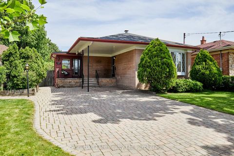 Photo 4 at 137 Haileybury Drive, Bendale, Toronto