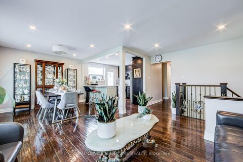 Photo 3 at 135 Rangoon Road, West Deane, Toronto