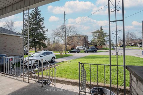 Photo 3 at 19 Battersea Crescent, Maple Leaf, Toronto