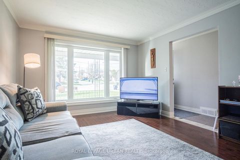 Photo 4 at 19 Battersea Crescent, Maple Leaf, Toronto