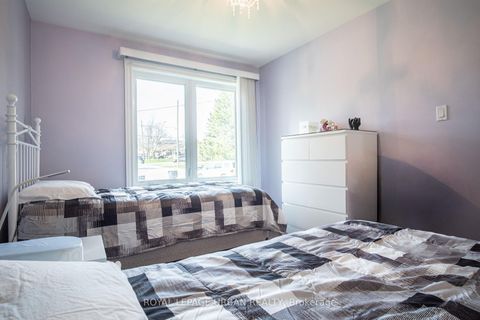 Photo 10 at 19 Battersea Crescent, Maple Leaf, Toronto
