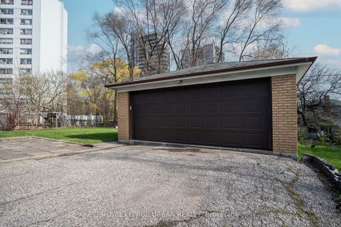 Photo 33 at 19 Battersea Crescent, Maple Leaf, Toronto