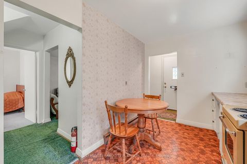 Photo 8 at 4 Sunray Crescent, CFB, Toronto