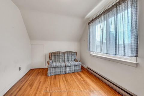 Photo 11 at 4 Sunray Crescent, CFB, Toronto