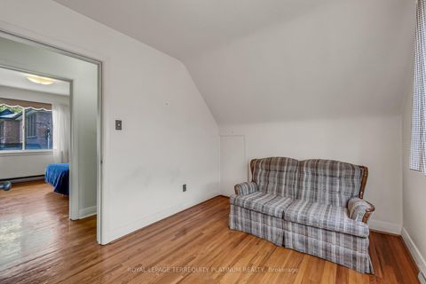 Photo 12 at 4 Sunray Crescent, CFB, Toronto