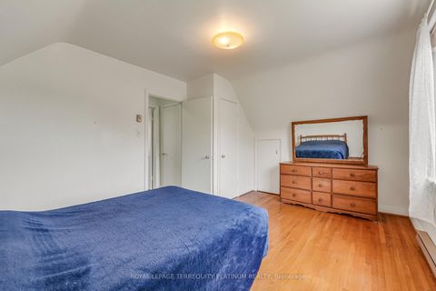 Photo 14 at 4 Sunray Crescent, CFB, Toronto