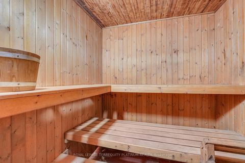 Photo 16 at 4 Sunray Crescent, CFB, Toronto