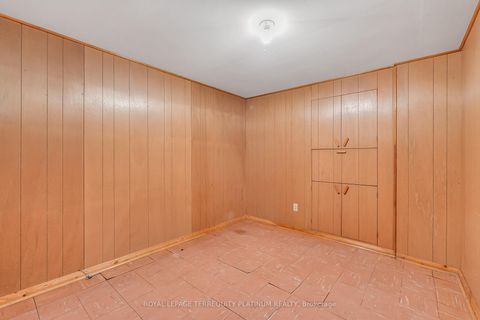 Photo 18 at 4 Sunray Crescent, CFB, Toronto