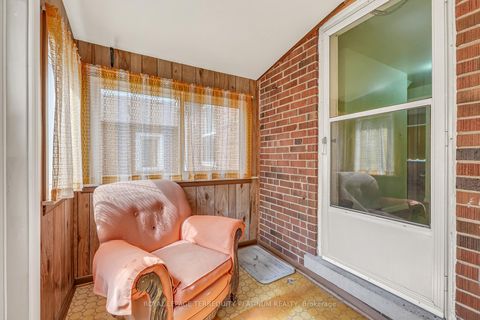 Photo 19 at 4 Sunray Crescent, CFB, Toronto
