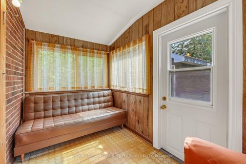 Photo 20 at 4 Sunray Crescent, CFB, Toronto