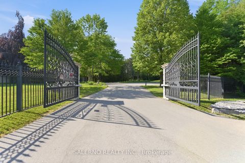 Photo 1 at 32 Daleview Court, Kleinburg, Vaughan