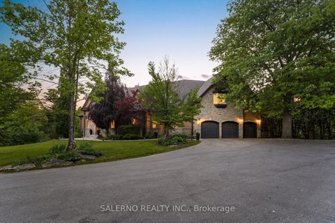 Photo 3 at 32 Daleview Court, Kleinburg, Vaughan