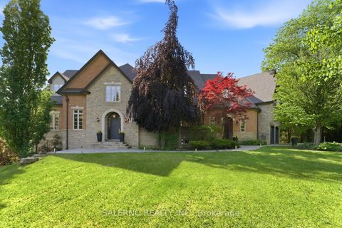 Photo 7 at 32 Daleview Court, Kleinburg, Vaughan
