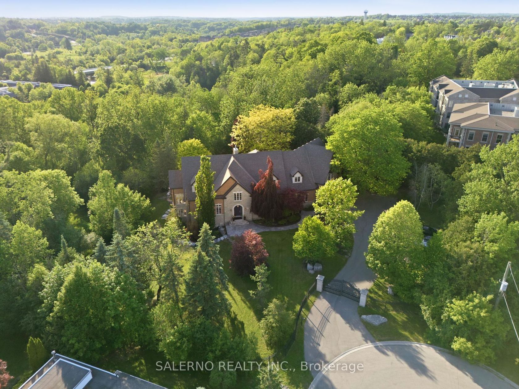 32 Daleview Court, Kleinburg, Vaughan photo number 2