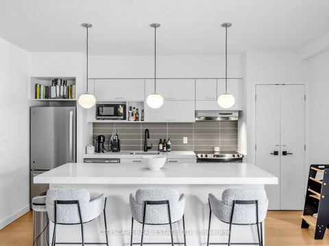 Photo 5 at 924 - 55 Stewart Street, Waterfront Communities C1, Toronto