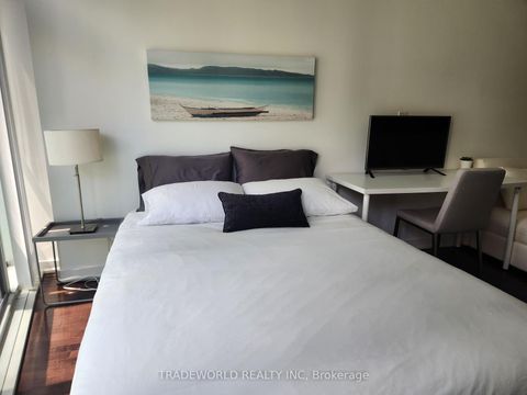 Photo 3 at 308 - 12 York Street, Waterfront Communities C1, Toronto