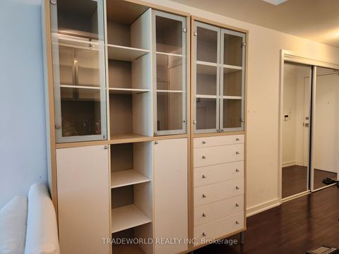 Photo 4 at 308 - 12 York Street, Waterfront Communities C1, Toronto