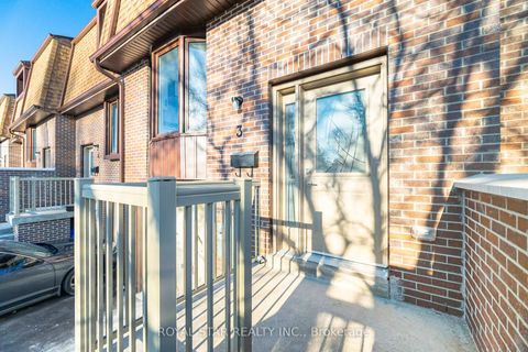 Photo 5 at 3 - 11 Plaisance Road, North Richvale, Richmond Hill