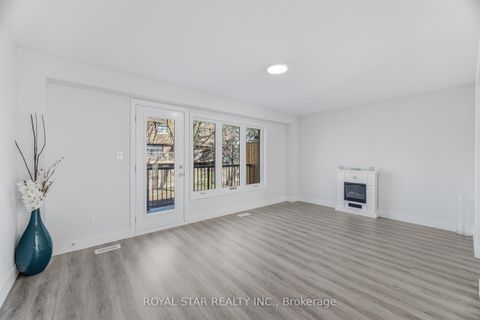 Photo 16 at 3 - 11 Plaisance Road, North Richvale, Richmond Hill