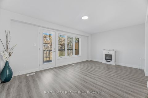 Photo 18 at 3 - 11 Plaisance Road, North Richvale, Richmond Hill