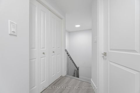 Photo 22 at 3 - 11 Plaisance Road, North Richvale, Richmond Hill