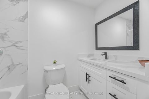 Photo 31 at 3 - 11 Plaisance Road, North Richvale, Richmond Hill