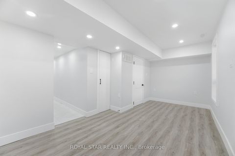 Photo 36 at 3 - 11 Plaisance Road, North Richvale, Richmond Hill