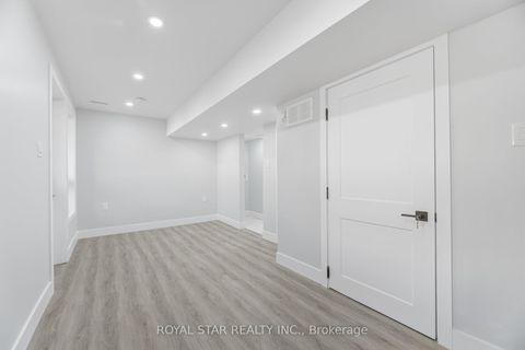 Photo 38 at 3 - 11 Plaisance Road, North Richvale, Richmond Hill