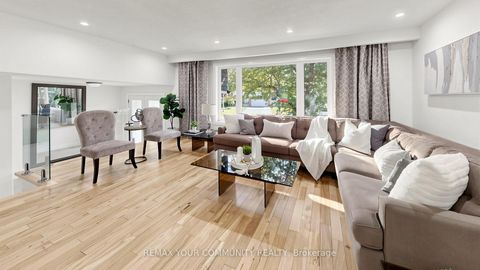 Photo 4 at 5 Coral Harbour Crescent, Bayview Country Club Estates, Markham