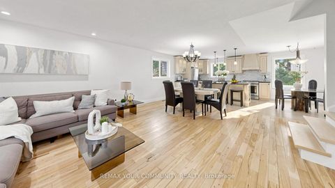 Photo 5 at 5 Coral Harbour Crescent, Bayview Country Club Estates, Markham