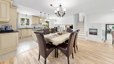 Photo 7 at 5 Coral Harbour Crescent, Bayview Country Club Estates, Markham