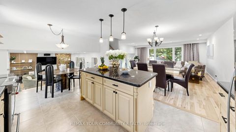 Photo 10 at 5 Coral Harbour Crescent, Bayview Country Club Estates, Markham