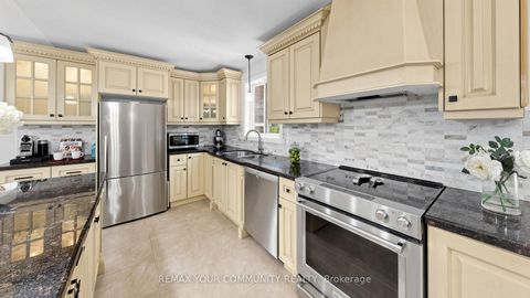 Photo 11 at 5 Coral Harbour Crescent, Bayview Country Club Estates, Markham