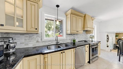 Photo 12 at 5 Coral Harbour Crescent, Bayview Country Club Estates, Markham