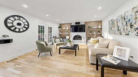 Photo 15 at 5 Coral Harbour Crescent, Bayview Country Club Estates, Markham