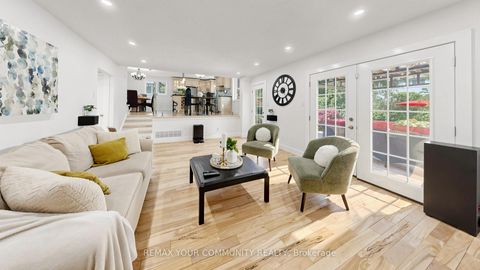 Photo 17 at 5 Coral Harbour Crescent, Bayview Country Club Estates, Markham