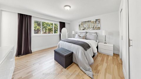 Photo 23 at 5 Coral Harbour Crescent, Bayview Country Club Estates, Markham