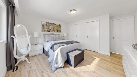 Photo 24 at 5 Coral Harbour Crescent, Bayview Country Club Estates, Markham