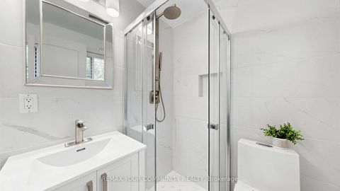 Photo 26 at 5 Coral Harbour Crescent, Bayview Country Club Estates, Markham