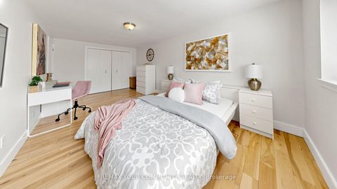 Photo 32 at 5 Coral Harbour Crescent, Bayview Country Club Estates, Markham